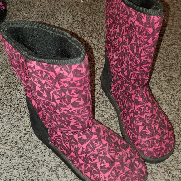 Pink Playboy bunny Ugg-style boots - Picture 1 of 5